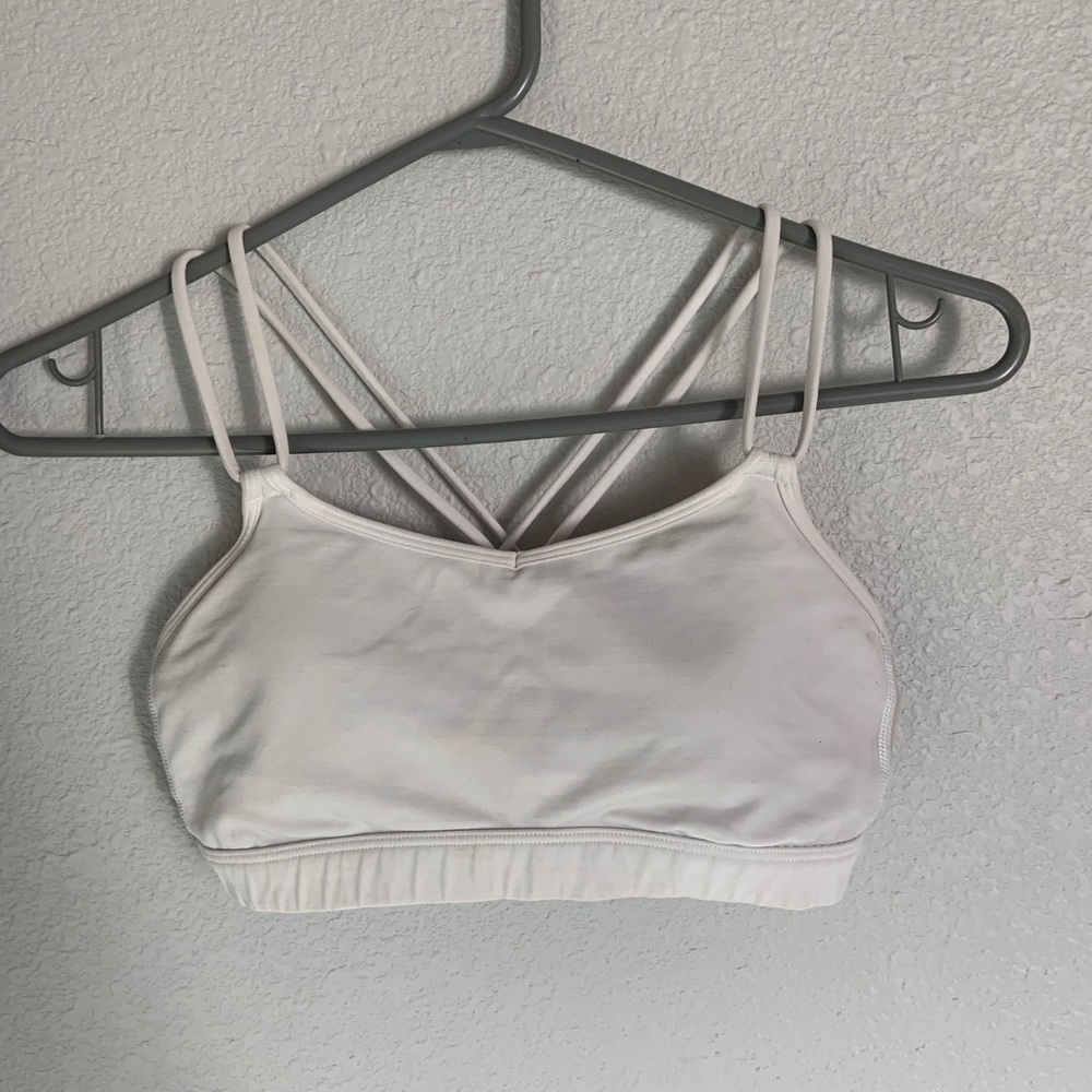 White lululemon sports bra